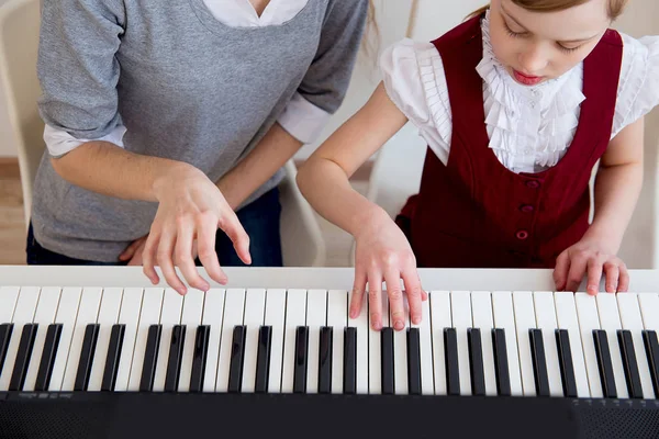 Bambini nella scuola musicale — Foto Stock