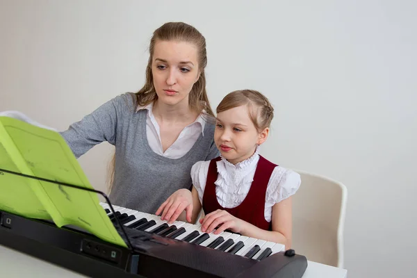 Dzieci w szkole muzycznej — Zdjęcie stockowe