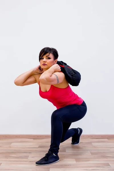 Frauen beim Training in einem Fitnessstudio — Stockfoto
