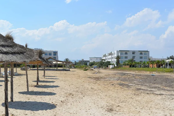Empty beach with many umbrella in Turkey — Stock Photo, Image