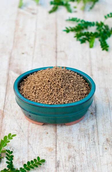 Drainage for indoor plants in pots on a wooden table. — Stock Image Drainage for indoor plants in pots on a wooden table. Stock Image