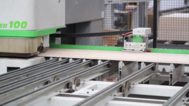 Modern ağaç işleme makinesi ile Cnc ahşap işleme ve mobilya fabrikasında