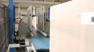 Satırı için ambalaj mobilya ahşap işleme ve mobilya fabrikasında bitmiş