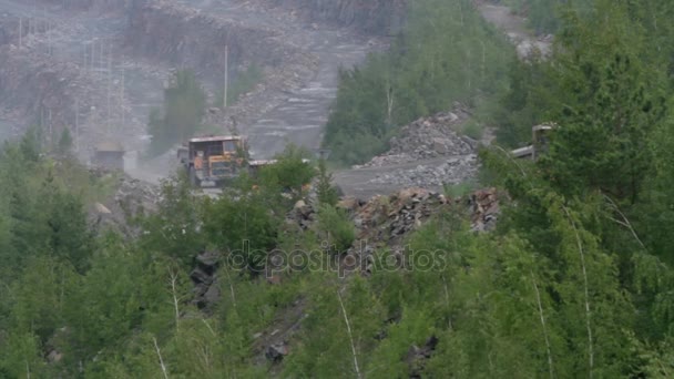 Beyaz Rusya, Mikhashevichy: Haziran, 2016: ağır kamyon Belaz taş ocağı incelemesi granit dışına taşımak Video Klip