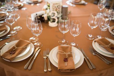 Düğün kutlamaları için çok güzel dekore edilmiş salon