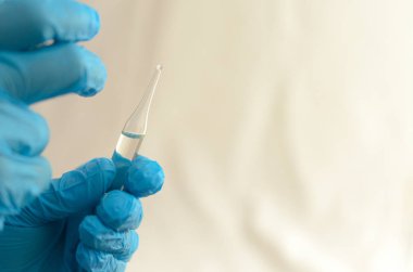 Doktor biyolojik bir sıvı ile testleri yapar.