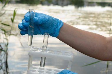 Bir su analiz için su deposu sınava.