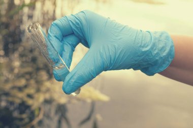 Bir su analiz için su deposu sınava.