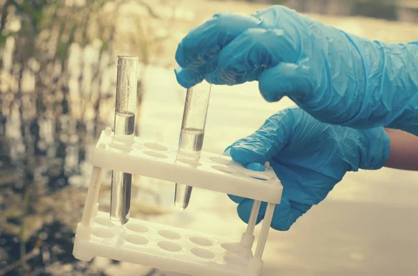 Bir su analiz için su deposu sınava.