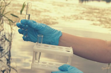 Bir su analiz için su deposu sınava