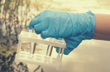 Bir su analiz için su deposu sınava.