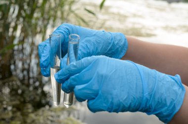 Bir su analiz için su deposu sınava.