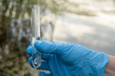 Bir su analiz için su deposu sınava.