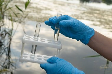 Bir su analiz için su deposu sınava.