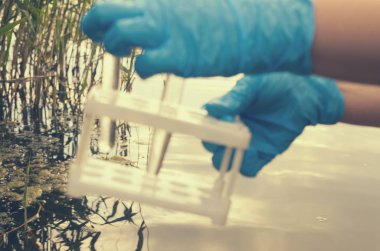 Bir su analiz için su deposu sınava.