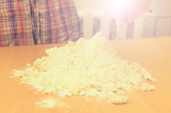 A woman kneads a homemade dough for pizza production. — Stock Photo, Image