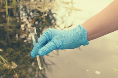 Bir su analiz için su deposu sınava.