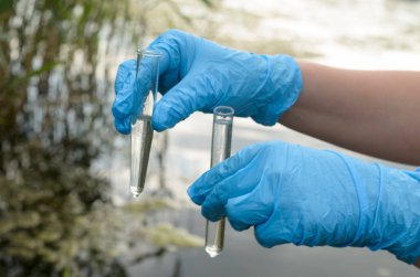 Bir su analiz için su deposu sınava.