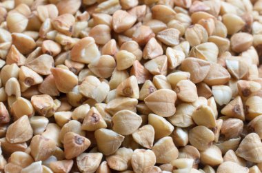 Karabuğday kabuğu çıkarılmış tane yüzeyinde mayınları. Tahıl yakın çekim taneleri.