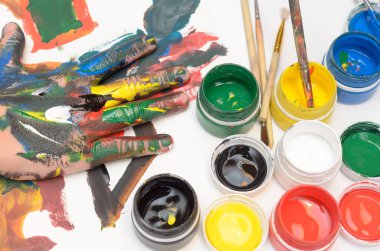 Çocuk avuç içi eğlendirmek avuç içi ile boyalı.