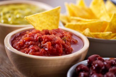 Tortilla cips ve sos