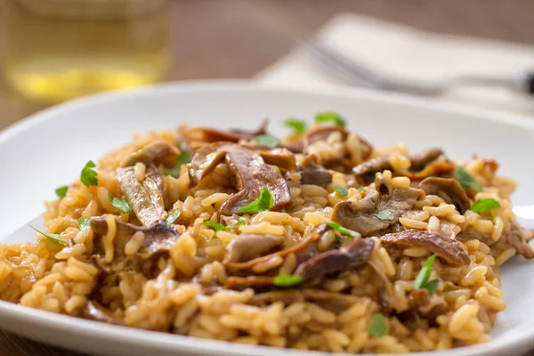 Pilzrisotto mit Petersilie und Parmesan — Stockfoto