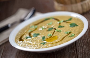 Tavuk Skewered bir Pan