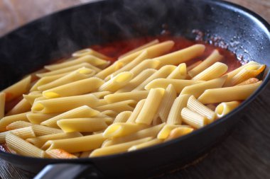 domates soslu makarna