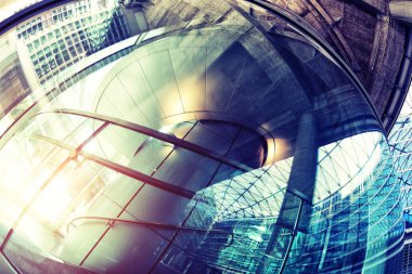 Şehirde Modern Cam Merdiven