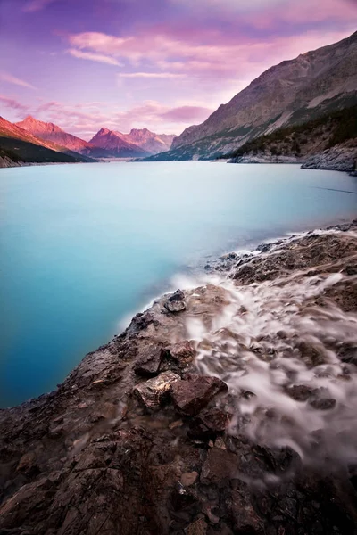 Alpine lake in the Italian Alps — Stock Photo, Image