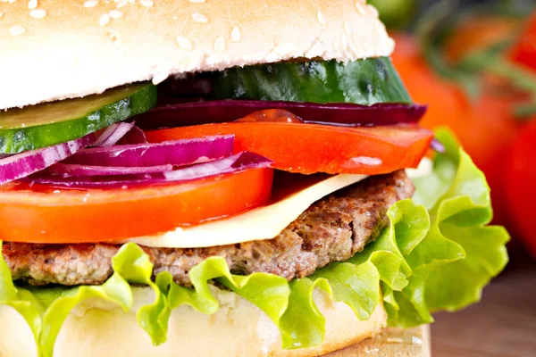 Frischer Hamburger — Stockfoto