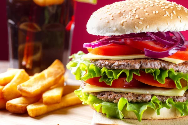 Frischer Hamburger — Stockfoto