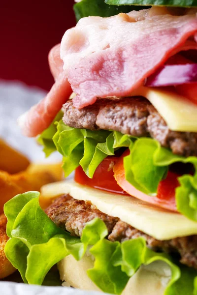 Frischer Hamburger — Stockfoto