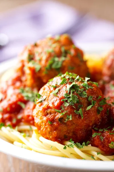 Spaghetti und Frikadellen — Stockfoto