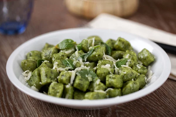 Gnocchi di patate con burro di salvia — Foto Stock