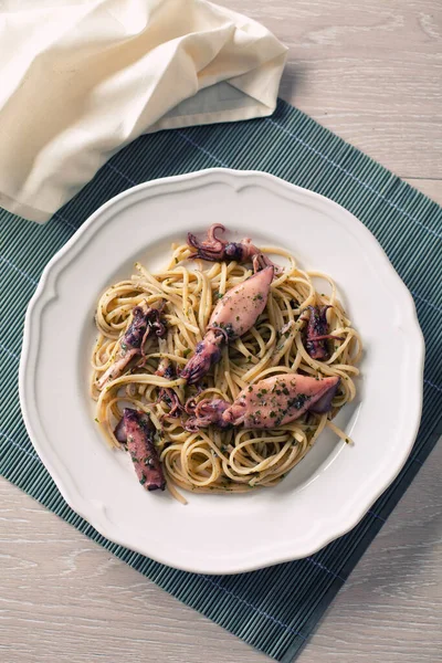 Mořské plody linguini — Stock fotografie