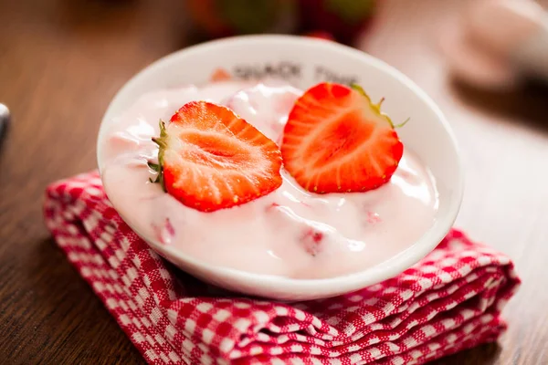 Aardbeienyoghurt — Stockfoto