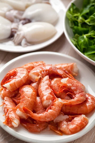 Raw shrimp and cuttlefish — Stok fotoğraf