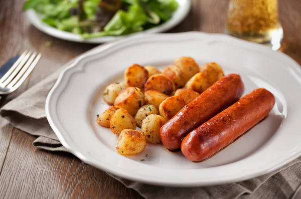 Enchidos e batatas — Fotografia de Stock