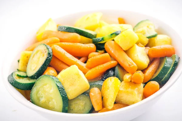 Смажені овочі на тарілці — стокове фото