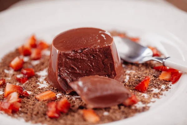 Шоколадный Пудинг Тарелке — стоковое фото