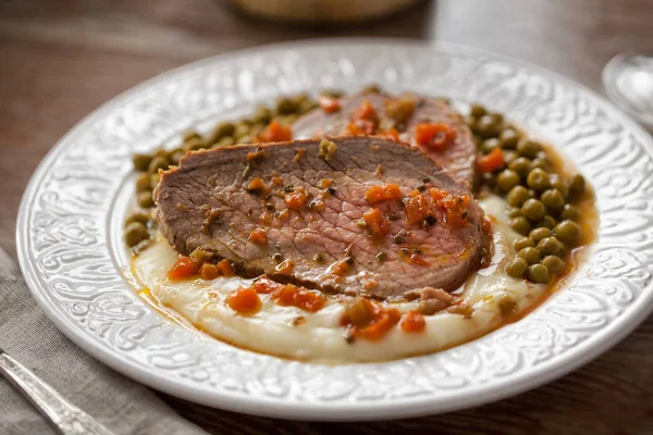 Roast Beef Mashed Potatoes Peas — Stock Photo, Image