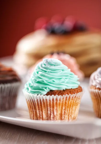Cupcake Mélangé Sur Une Assiette — Photo