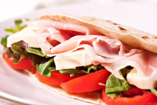 Traditionell Italiensk Piadina Tallrik — Stockfoto