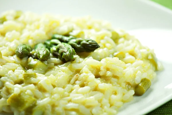 Risotto Med Sparris Tallrik — Stockfoto