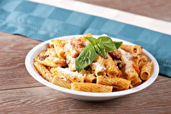 通心粉Bolognese 典型的意大利菜 — 图库照片