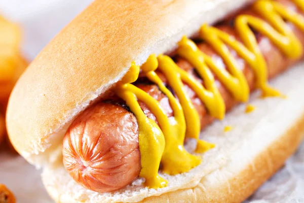 Hotdog Sült Krumpli Egy Sörrel — Stock Fotó