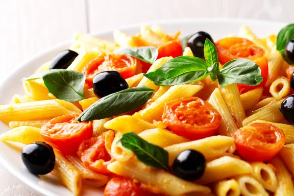 Pasta Met Verse Tomaten Basilicum — Stockfoto