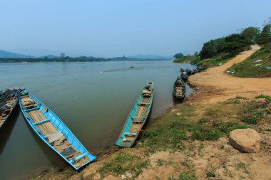 Yolcu tekne Tayland Mekong Nehri üzerinde tekne, yolcu teknesi, sürat teknesi.