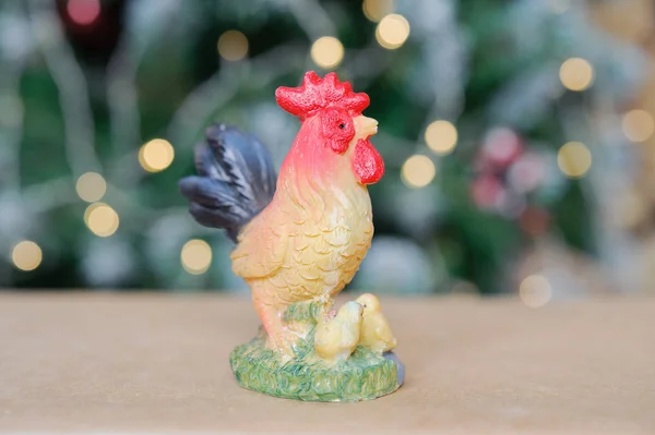 The symbol of the new 2017 rooster on the background of Christmas tree — Stock Photo, Image